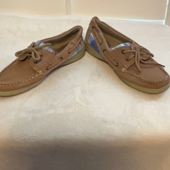 Sbicca Tan Loafers with Striped Detail - Picture 2 of 7